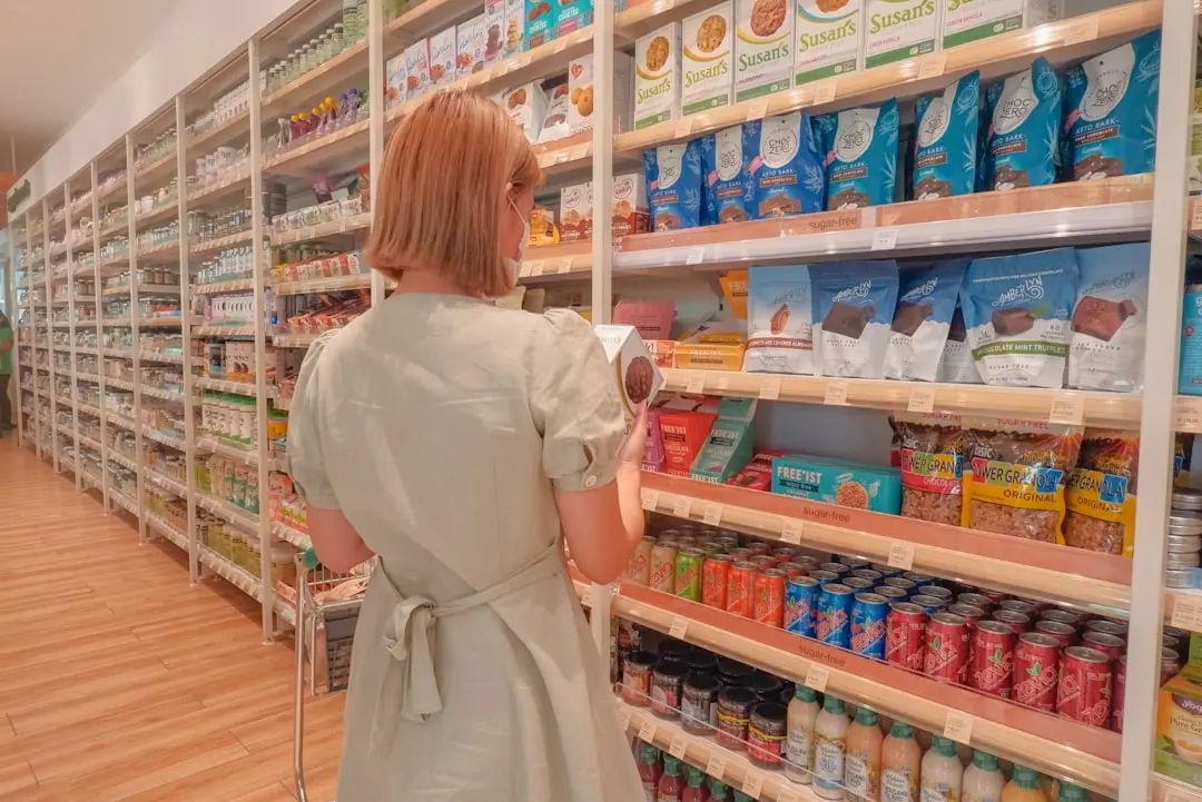 2025年食品批发零售行业新规解读及企业合规要点封面图