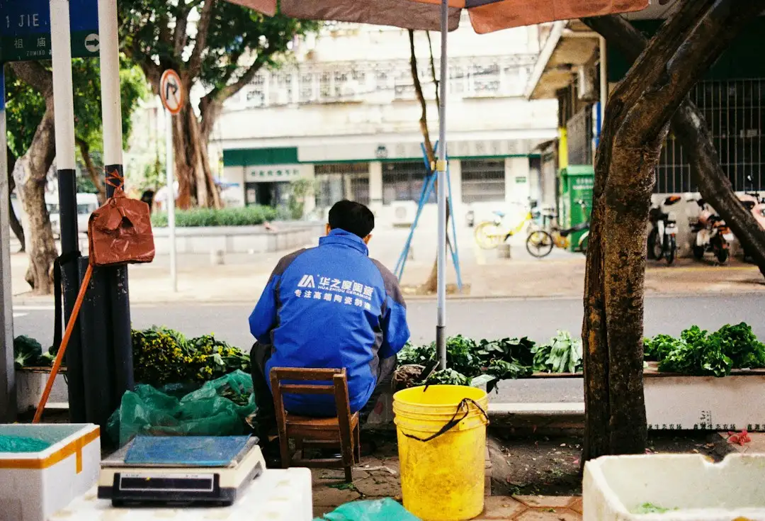 朝晨商贸食品级日用品批发选品策略与质量把控要点